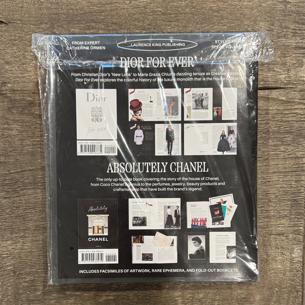 CHANEL Absolutely Coffee Table Book with Black and White Cover - Catherine Örmen - Picture 2 of 10